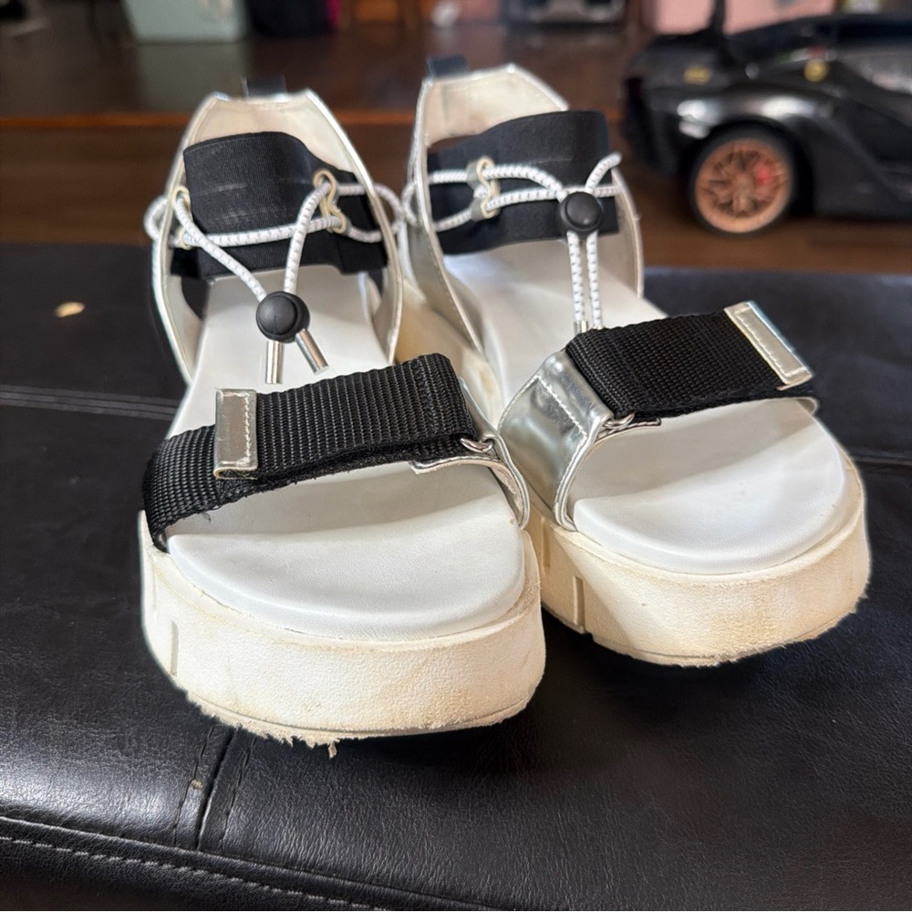 Nero Giardini Black and White Sandals